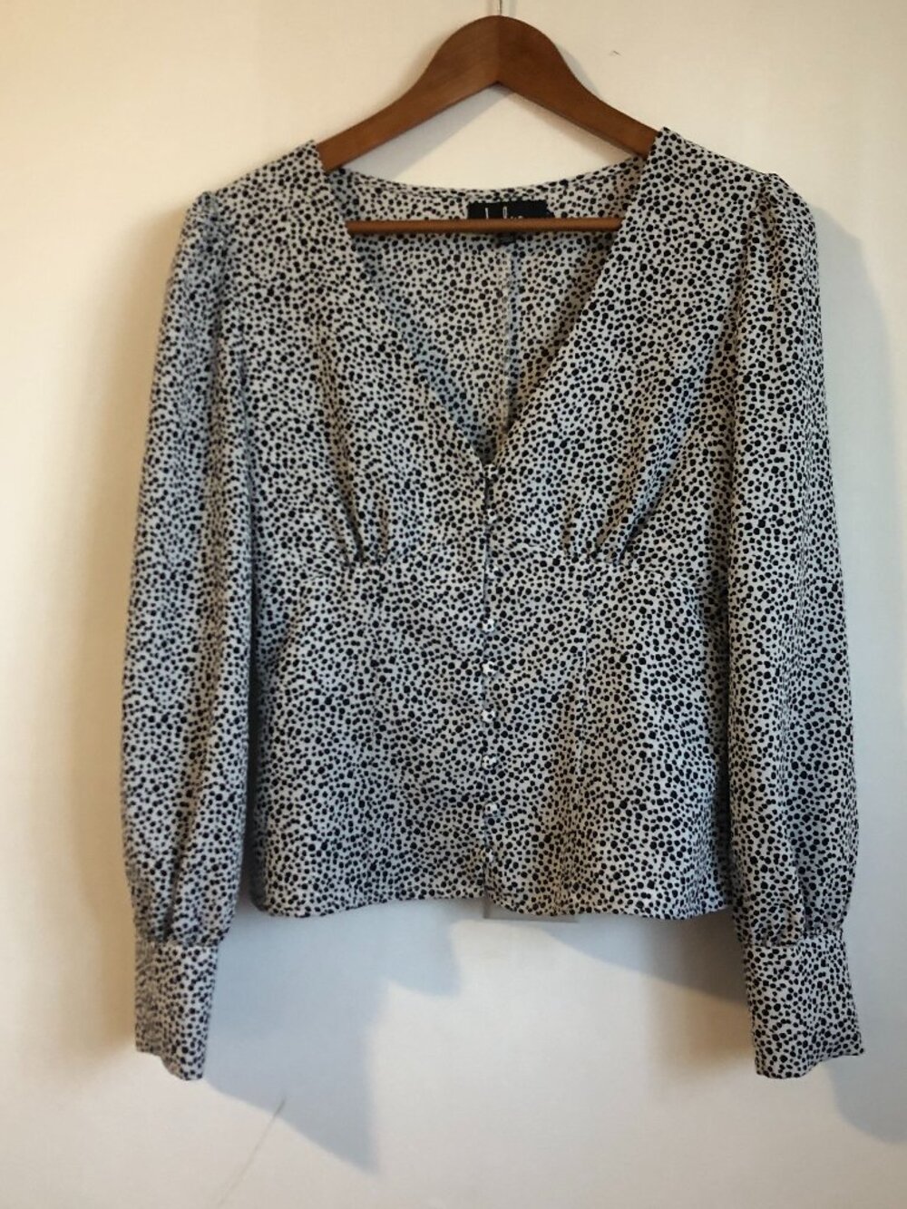 Lulu's Black and White Animal print Cheetah V-neck Button-up Blouse XS